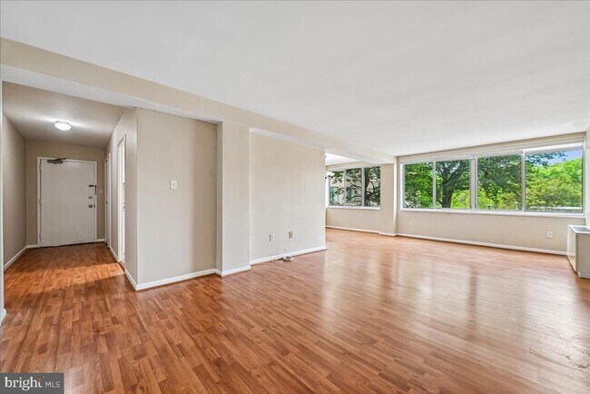 Foto del edificio - 6631 Wakefield Dr