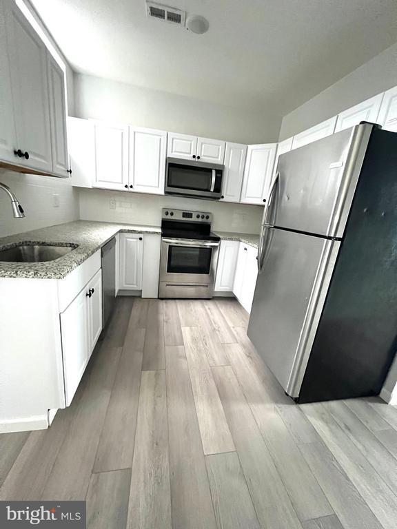 Foto del edificio - 5534 Woodland Ave