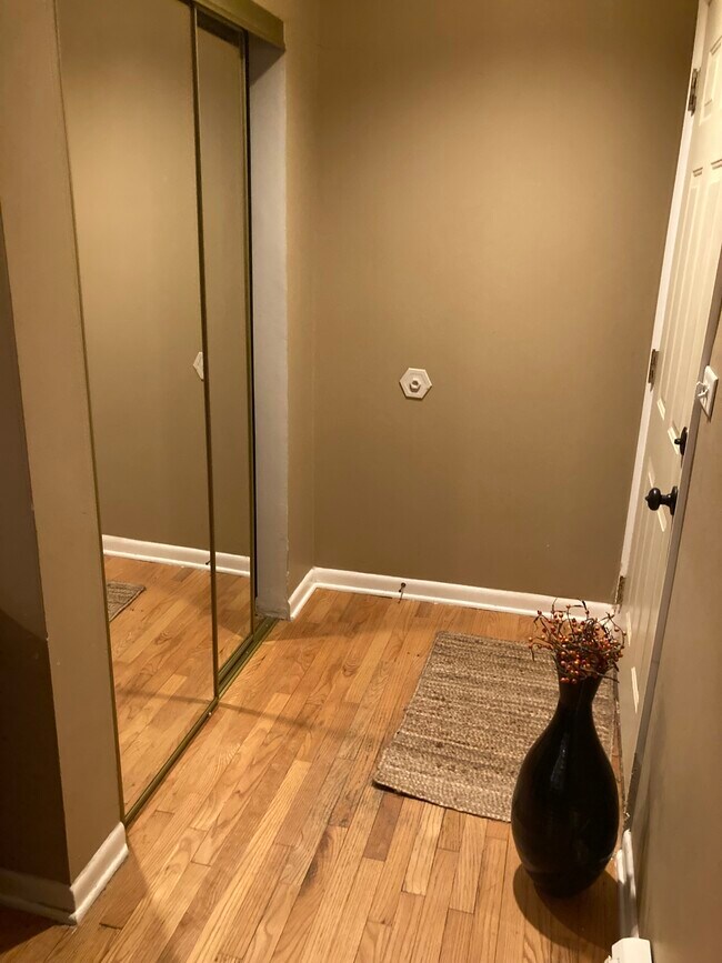 Foto del edificio - 1404 W Estes Ave