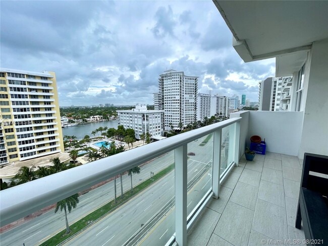 Building Photo - 5601 Collins Ave
