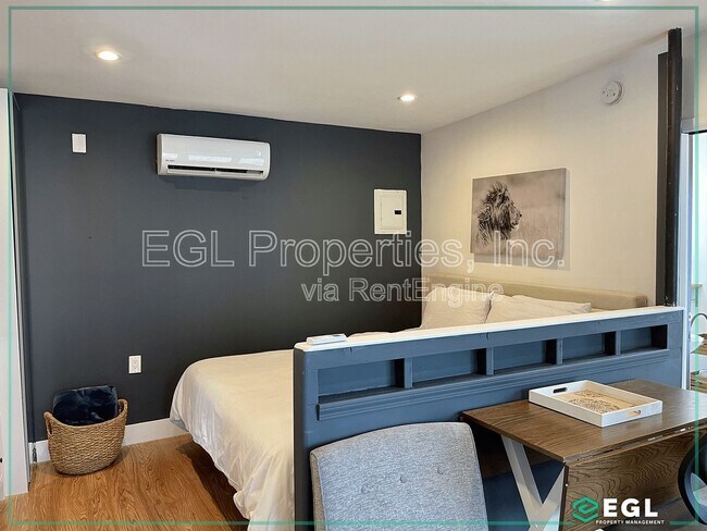 Foto del edificio - 6657 Lindenhurst Ave