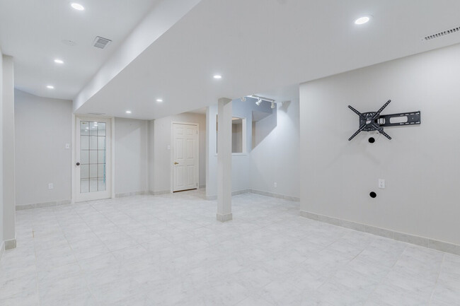 Building Photo - 78 Orion Ave