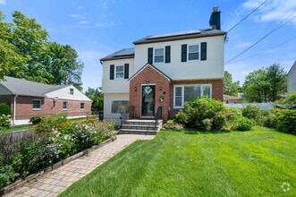 Building Photo - 82 Linden Ave