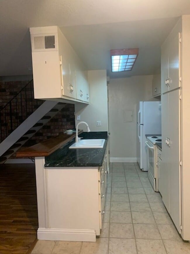 Foto del edificio - 2 Bed/One Bath Condo, Blossom Valley Popul...