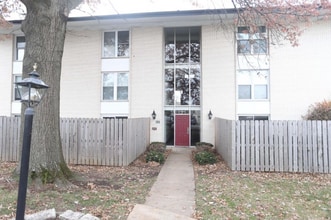 Building Photo - 10445 Briarbend Dr