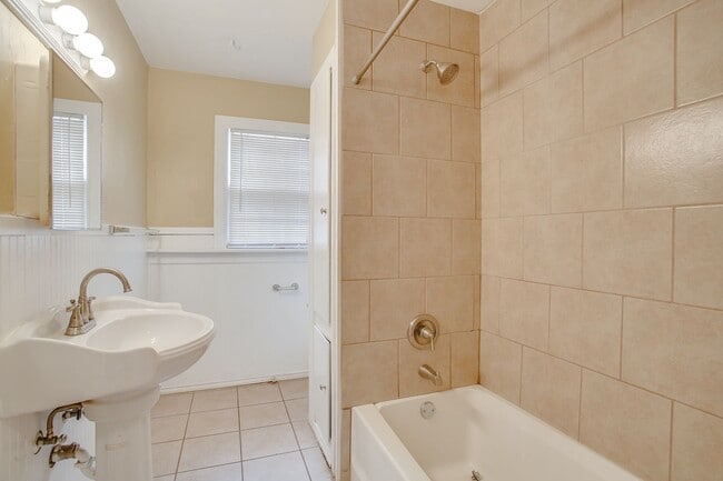 Building Photo - Pre Leasing for fall 2026! 3/2 in Tech Terrace