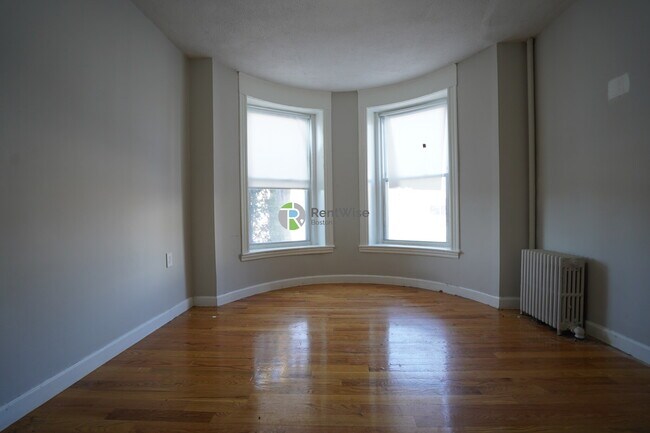 Building Photo - 1124 Commonwealth Ave