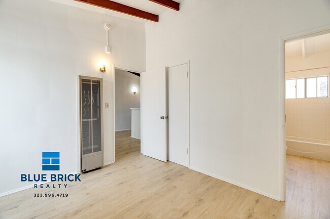 Foto del edificio - 7910 Willis Ave