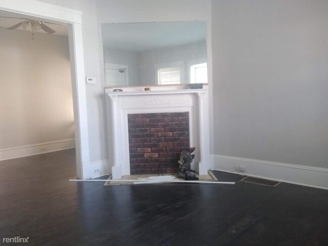 Building Photo - 1709 W 69th St