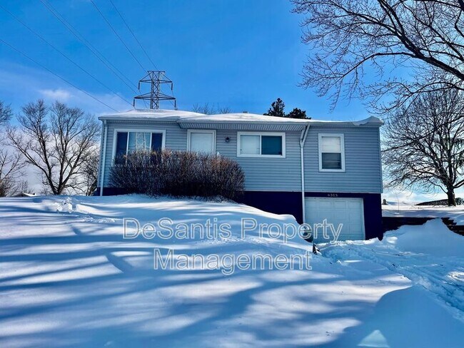Foto del edificio - 6313 Crestview Dr