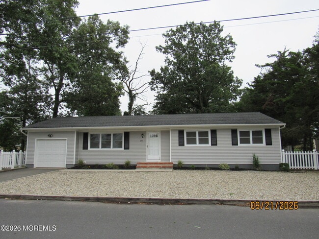 Building Photo - 255 Dogwood Ln