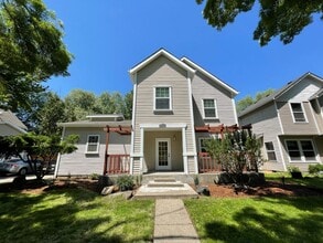 Building Photo - 3933 SE Roethe Rd