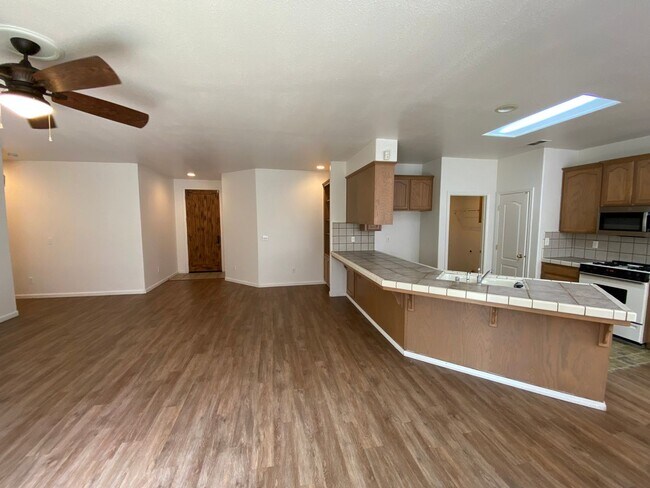 Building Photo - Lovely home for rent in a nice neighborhoo...