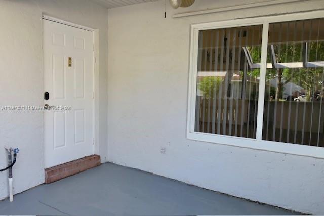 Foto del edificio - 8615 Bridle Path Ct