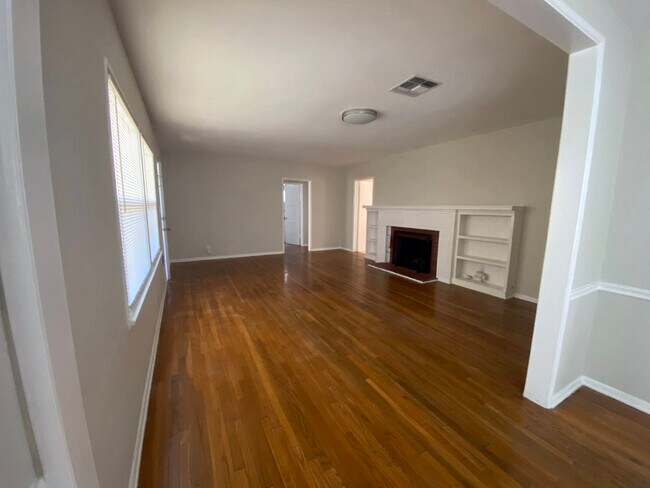 Living room - 8920 Darby Ave