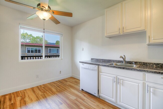 Building Photo - 6233 Montecito Blvd