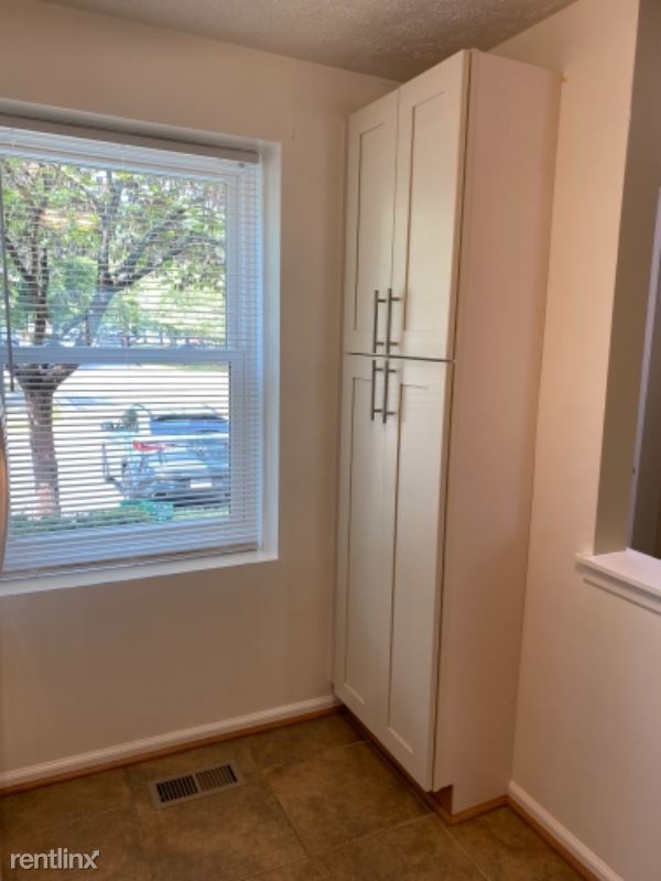 Building Photo - 2 br, 2 bath Townhome - 8523 Chippewa Court