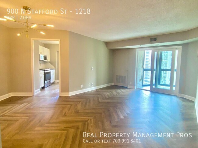 Building Photo - Stunning, Sky High Condo- Elevator to Ball...