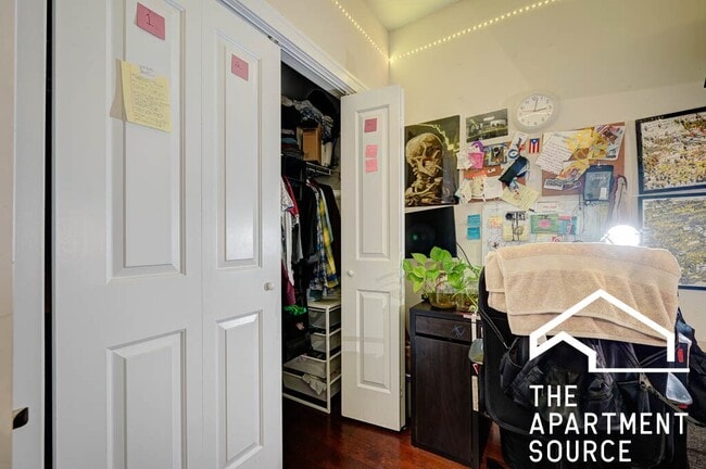 Building Photo - 2619 N Southport Ave