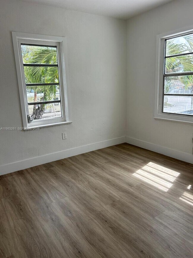 Building Photo - 2908 NW 14th Ct