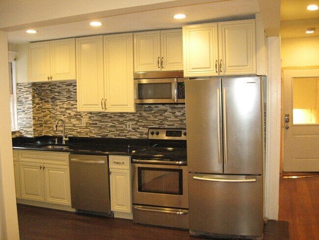 Foto del edificio - 1672 Beacon St