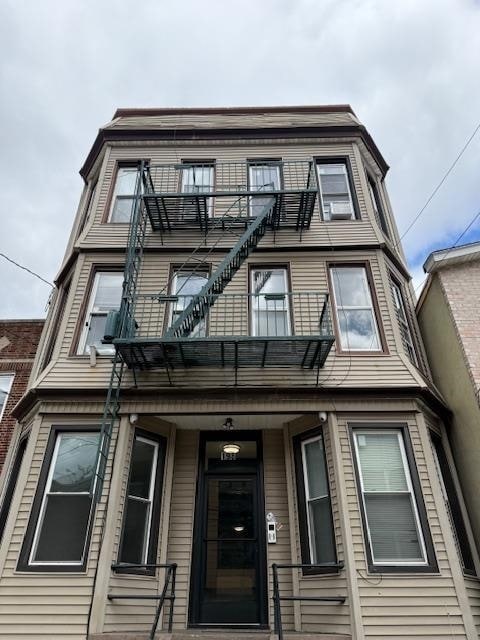 Building Photo - 198 Griffith St