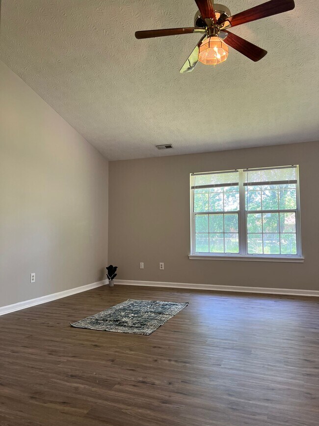 Building Photo - 9711 English Oak Dr