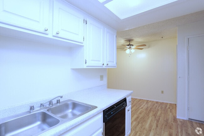Building Photo - Benchmark Apartments