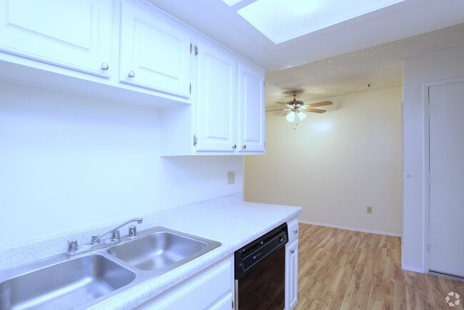 Building Photo - Benchmark Apartments