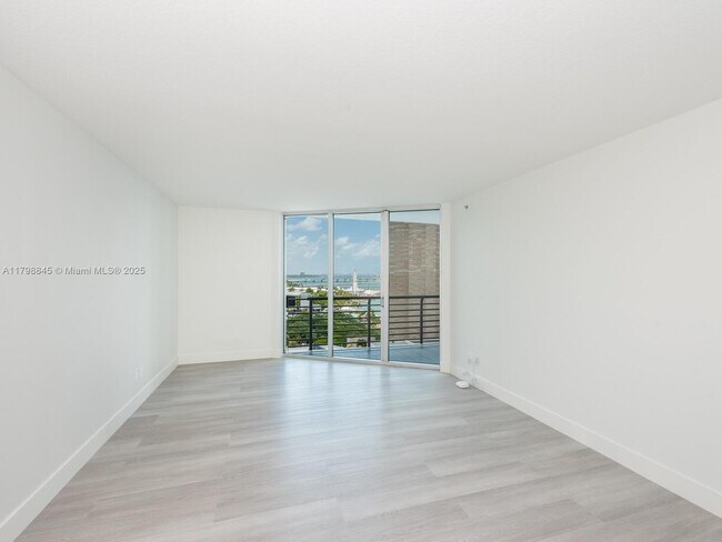 Building Photo - 325 S Biscayne Blvd