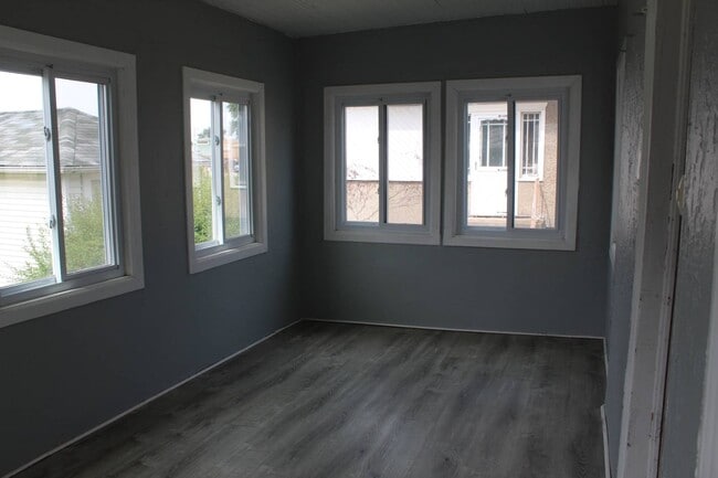 Building Photo - 1710 6th St