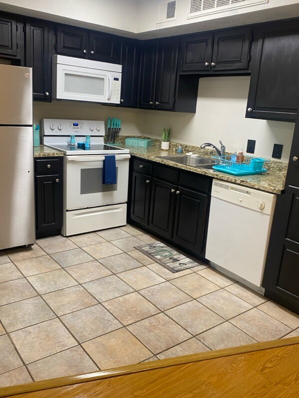 Foto del edificio - 1704 Baird Farm Cir