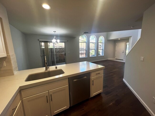 Building Photo - 304 Daybreak Ct