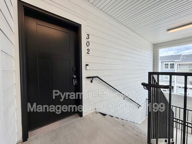 Building Photo - 936 W Big Ben Ln