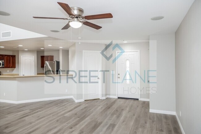 Foto del edificio - REDUCED! - Now offering $250 off first ful...