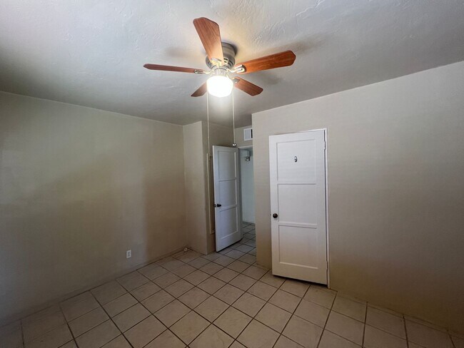 Foto del edificio - Comfortable & Cozy 2 Bedroom Townhome Walk...
