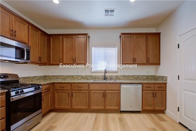 Building Photo - 5046 Palisade Ave