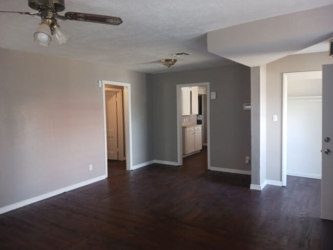 Building Photo - 2208 NW Walding Ave