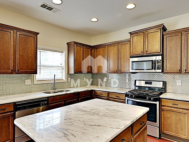 Foto del edificio - 3721 Lake Enclave Way