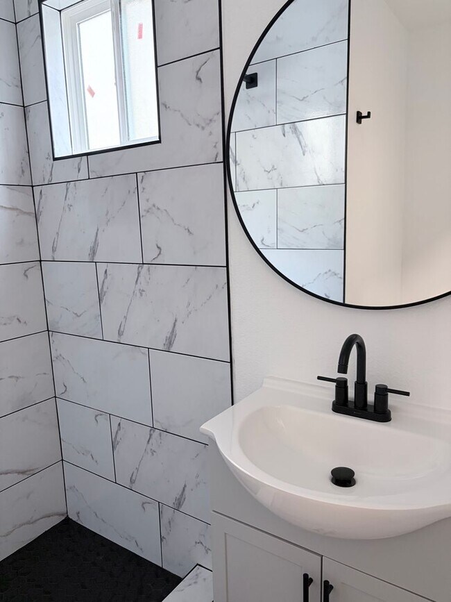 Building Photo - 105 W 83rd St