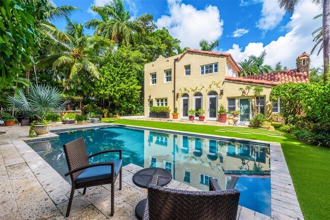 Foto del edificio - 690 NE 57th St