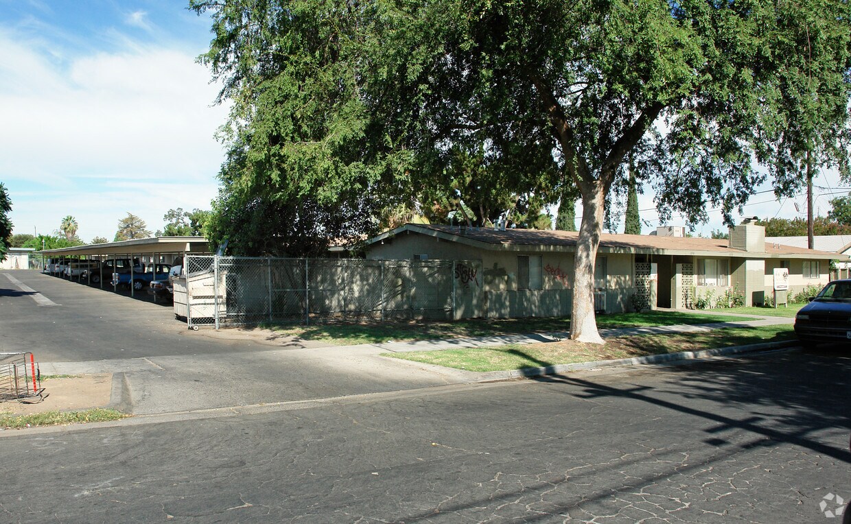 1030 S 8th St - Las Gardenias Apartments