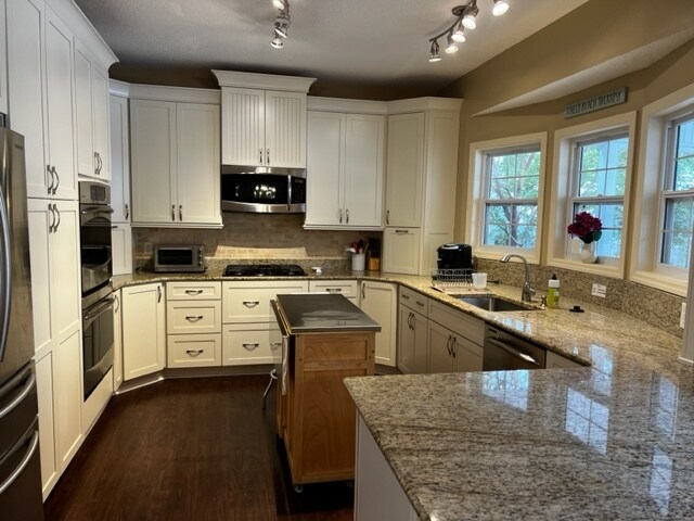 Foto del edificio - 324 Lakeside Dr