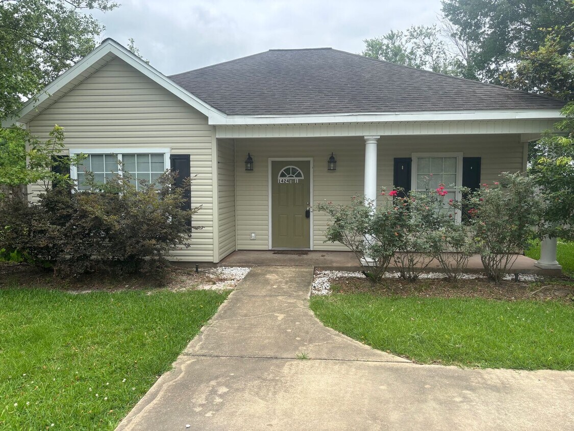 Foto principal - 2B/2B Home Available in Sulphur