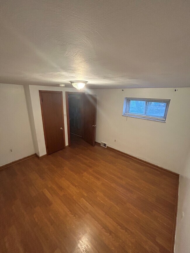 Bedroom Pic 2 of 2 - 1556 Fallowfield Ave
