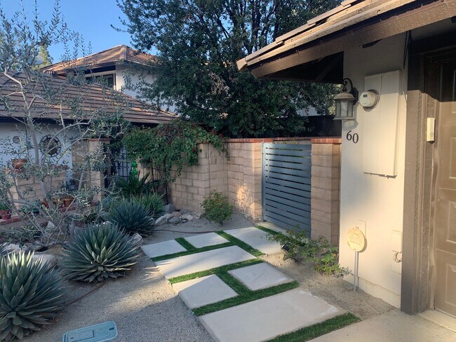 Foto del edificio - Beautiful 3 Bedroom / 3 Bathroom Townhouse...