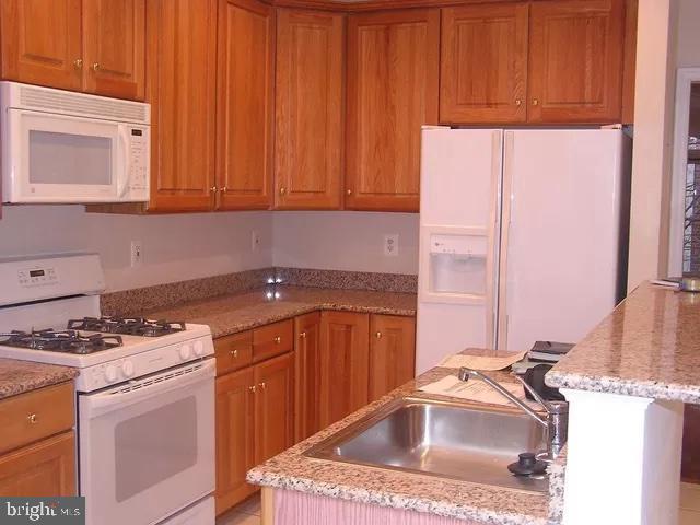 Foto del edificio - 8849 Ashgrove House Ln