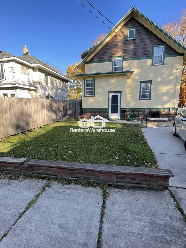 Foto del edificio - 826 1st St NW