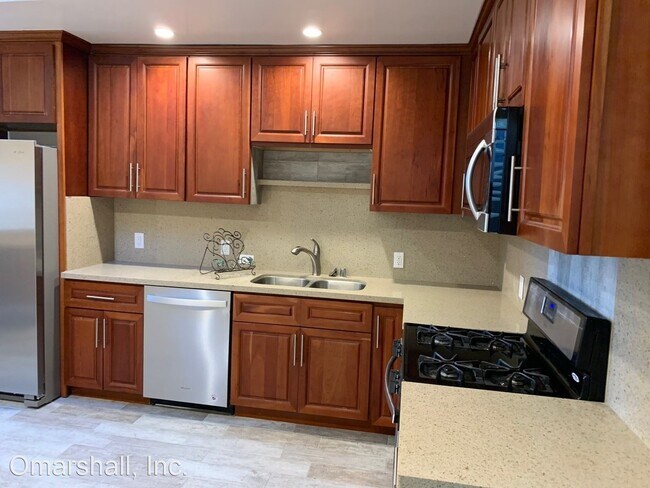 Foto del edificio - 2 br, 1 bath House - 110 Elm Avenue