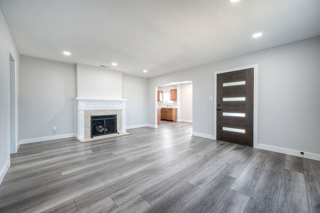 Foto del edificio - 197 Twin Oaks Cir